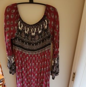 Maxi dress with bell sleeves